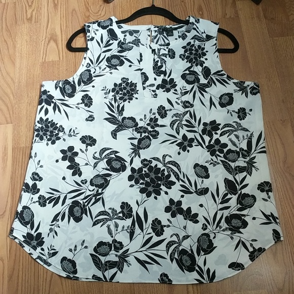 Ann Taylor Tops - ⭐ Ann Taylor Floral Back Keyhole Blouse